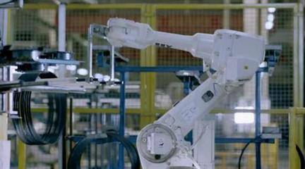 玲瓏輪胎數(shù)智化工廠入選工信部兩項(xiàng)重要名單，引領(lǐng)行業(yè)互聯(lián)網(wǎng)服務(wù)轉(zhuǎn)型